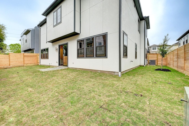 12008 Royal Oaks Banner Way, Houston, TX 77082 - back of house with a fenced backyard