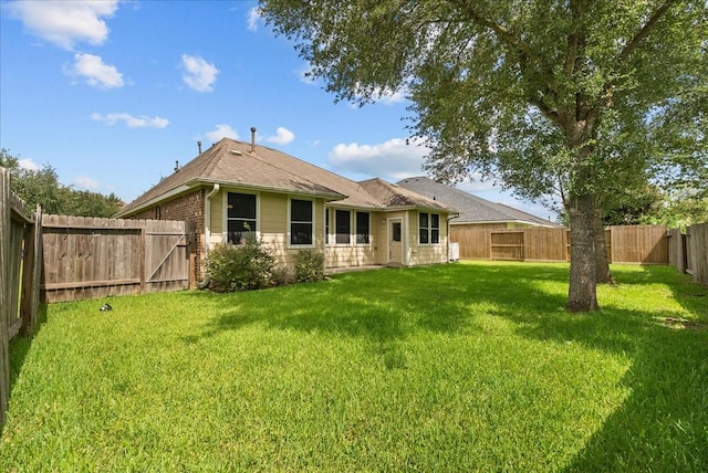 621 Rocky Hollow Ln, League City, TX 77573 - back of house with a fenced backyard