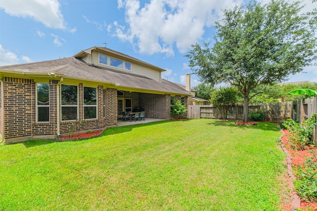 4507 Cinco Forest Trl, Katy, TX 77494 - fenced backyard with a patio area