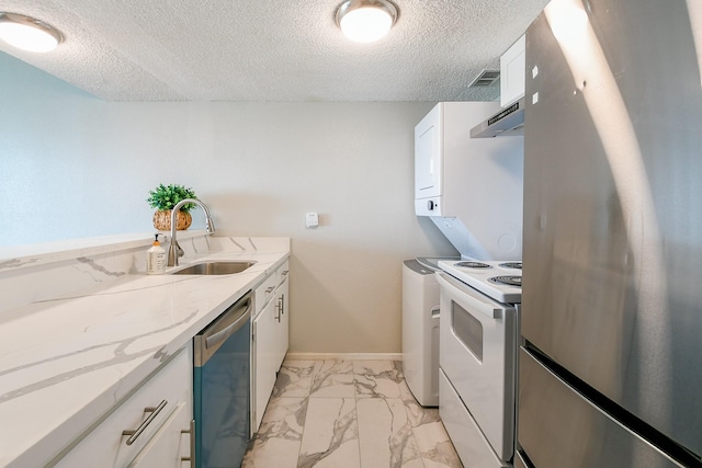 325 Carolcrest Ln Unit 3, Livingston, TX 77351 - kitchen with stainless steel appliances, extractor fan, a textured ceiling, light marble finish floors, and white cabinetry