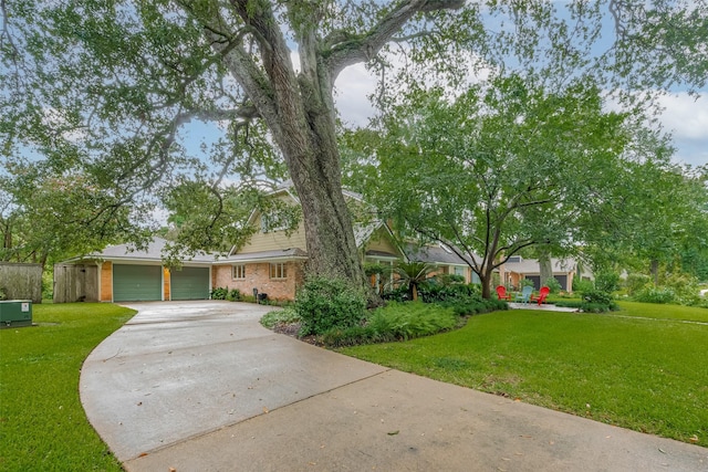 219 Huckleberry Dr, Lake Jackson, TX 77566 - photo 2