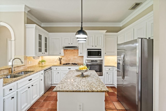 33318 Winsford St, Fulshear, TX 77441 - kitchen featuring appliances with stainless steel finishes, a kitchen island, white cabinets, under cabinet range hood, and crown molding