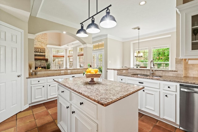 33318 Winsford St, Fulshear, TX 77441 - kitchen featuring dishwasher, a peninsula, ornamental molding, a kitchen island, and tasteful backsplash