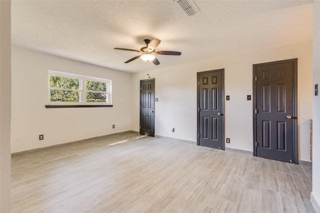 2004 Sleepy Hollow Dr, Pearland, TX 77581 - unfurnished room with a ceiling fan, light wood-style floors, and a textured ceiling