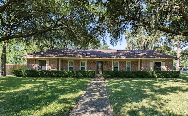 2004 Sleepy Hollow Dr, Pearland, TX 77581 - ranch-style home with brick siding