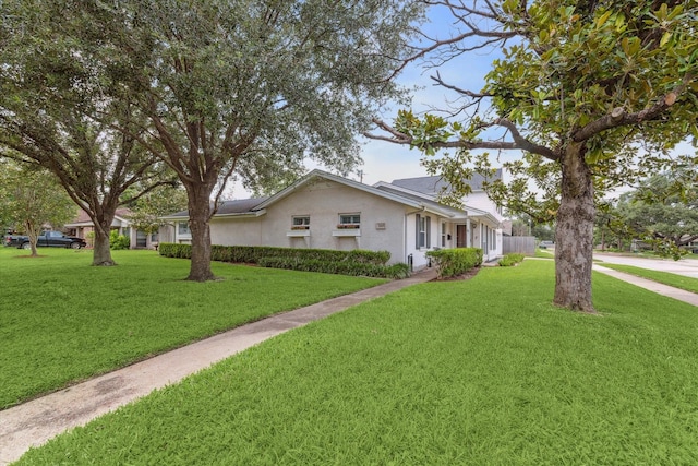 2603 Haverhill Dr, Houston, TX 77008 - ranch-style home with stucco siding and a front yard