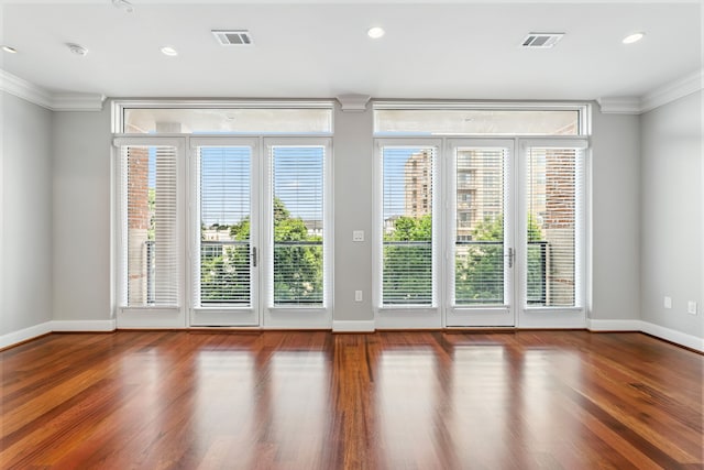 1419 Montrose Blvd Unit 301, Houston, TX 77019 - empty room featuring ornamental molding, wood finished floors, and recessed lighting