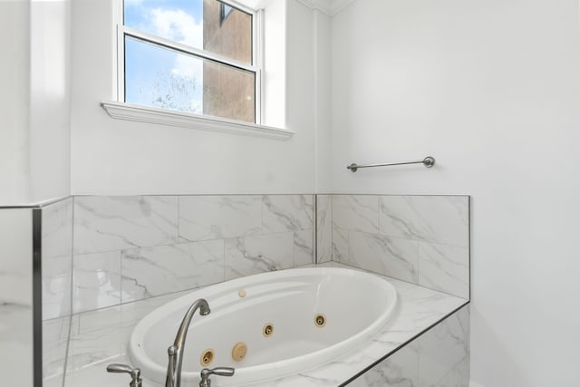 1419 Montrose Blvd Unit 301, Houston, TX 77019 - full bathroom featuring a whirlpool tub