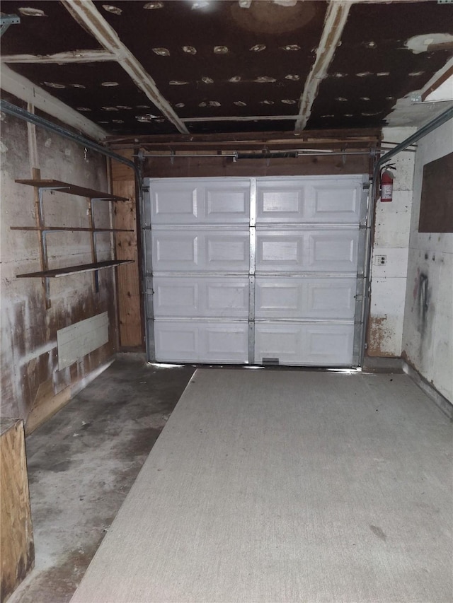 6714 Underhill St, Houston, TX 77092 - view of garage