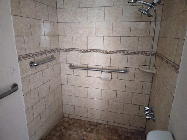 6714 Underhill St, Houston, TX 77092 - full bath with tiled shower