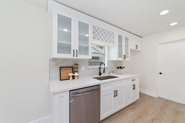 13019 Foxburo Dr, Houston, TX 77065 - bar area featuring stainless steel dishwasher, light wood-style floors, tasteful backsplash, and recessed lighting