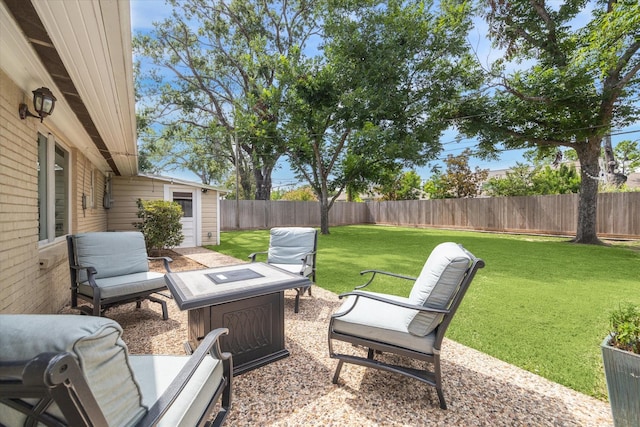 6518 Lindyann Ln, Houston, TX 77008 - fenced backyard featuring a patio