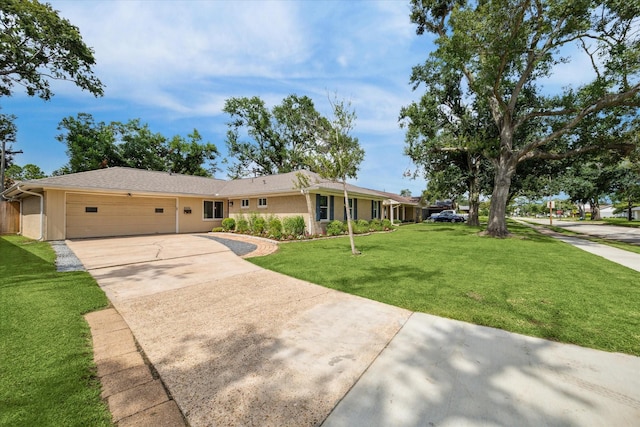 6518 Lindyann Ln, Houston, TX 77008 - single story home with an attached garage, driveway, and a front lawn