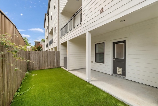 829 Wakefield Dr Unit A, Houston, TX 77018 - view of yard with a patio area