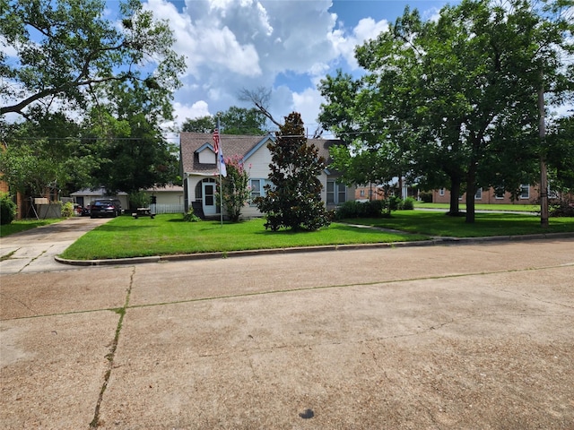 517 Church St, Navasota, TX 77868 - view of front of house with concrete driveway and a front lawn