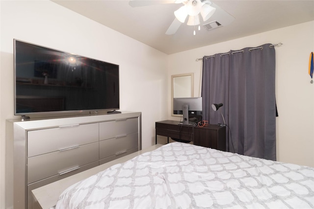1526 Daffodil Rd, Missouri City, TX 77489 - bedroom with ceiling fan