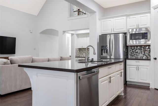 29110 Davenport Dr, Katy, TX 77494 - kitchen with appliances with stainless steel finishes, open floor plan, dark countertops, tasteful backsplash, and high vaulted ceiling