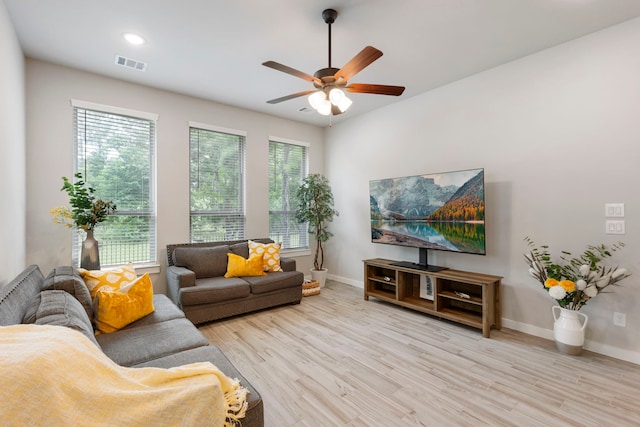 10005 Red Beadtree Pl, Conroe, TX 77385 - living area featuring light wood-style flooring, a ceiling fan, and recessed lighting