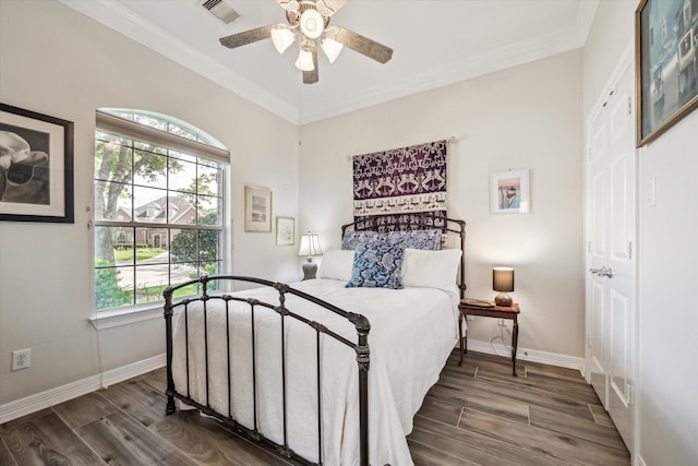 1607 N Primavera Dr, Pearland, TX 77581 - bedroom with wood finished floors, ornamental molding, and a ceiling fan