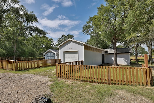 20559 Red Bud Ct, Thornton, TX 76687 - view of side of home