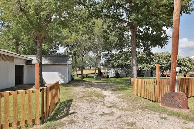 20559 Red Bud Ct, Thornton, TX 76687 - view of yard