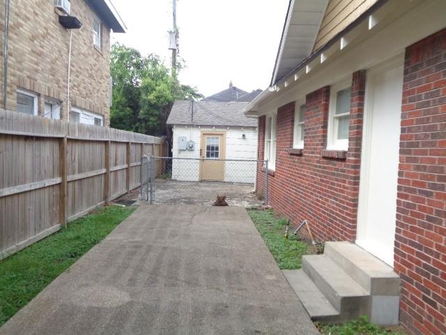 4618 Clay St, Houston, TX 77023 - photo 4
