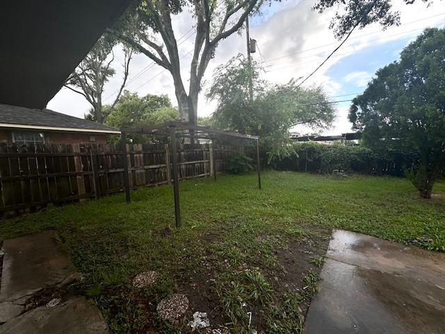 9013 Lugary Dr, Houston, TX 77074 - view of yard