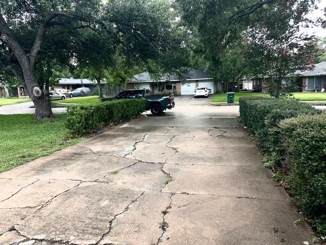 9013 Lugary Dr, Houston, TX 77074 - view of concrete driveway