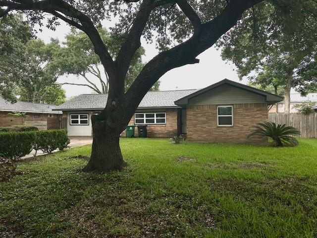 9013 Lugary Dr, Houston, TX 77074 - rear view of house