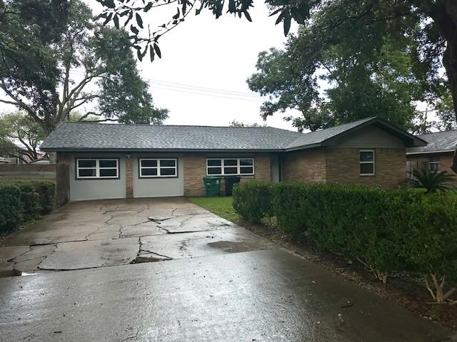 9013 Lugary Dr, Houston, TX 77074 - view of front of home featuring driveway