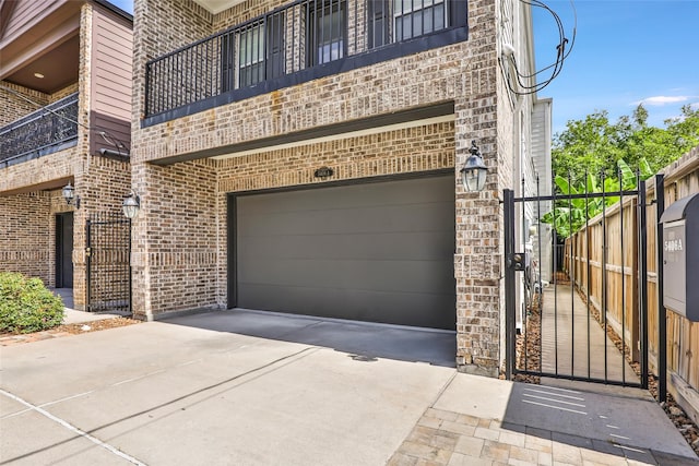 5406 Darling St Unit A, Houston, TX 77007 - garage featuring concrete driveway