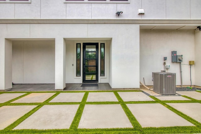 3502 Dorset Cliff Ln, Houston, TX 77055 - property entrance featuring stucco siding