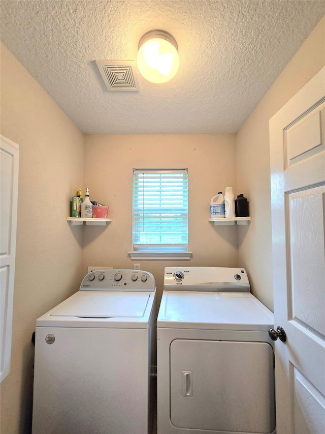 110 Red Bud St, Shepherd, TX 77371 - washroom with washing machine and clothes dryer and a textured ceiling