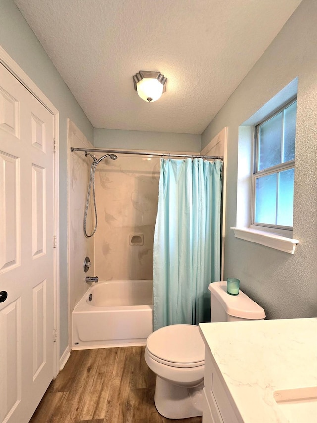 110 Red Bud St, Shepherd, TX 77371 - bathroom with wood finished floors, vanity, shower / bath combo, and a textured ceiling