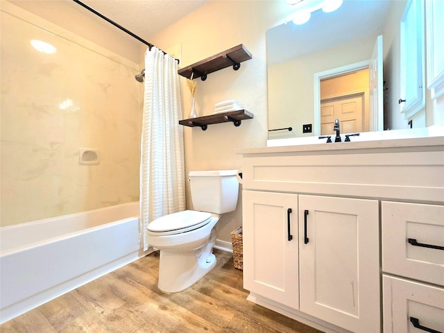 110 Red Bud St, Shepherd, TX 77371 - bathroom featuring wood finished floors, shower / bath combo with shower curtain, and vanity