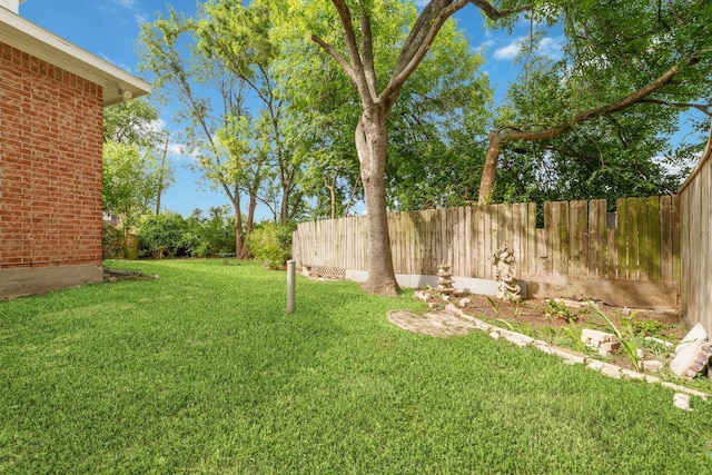 4444 Victory Dr Unit 26, Houston, TX 77088 - view of yard