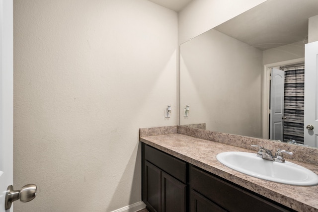 9422 Cimarroncito Ln, Humble, TX 77396 - bathroom with vanity and baseboards