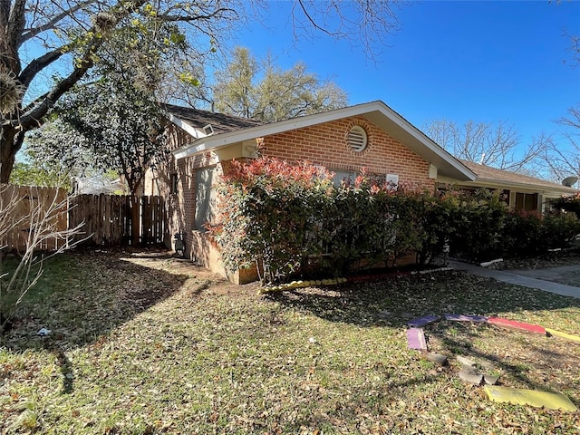 1901 Greenbrook Pkwy, Austin, TX 78723 - view of side of home with brick siding