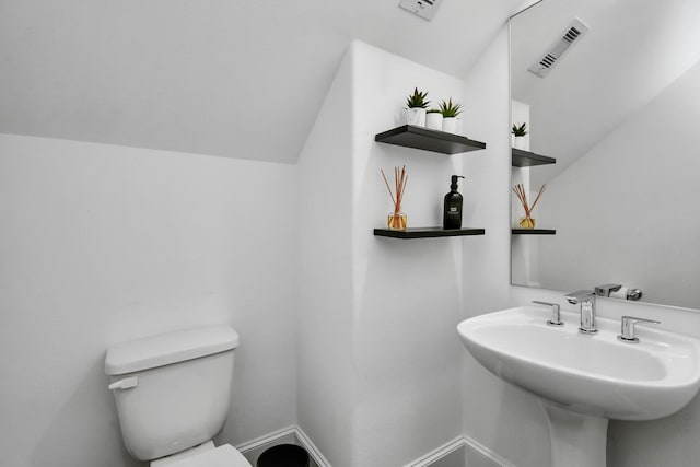 3302 Timbergrove Heights St, Houston, TX 77008 - half bathroom with toilet and vaulted ceiling