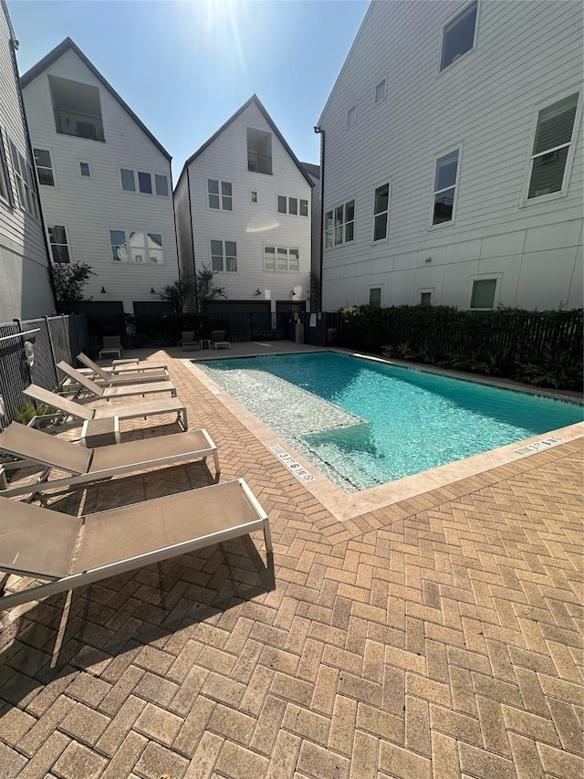 3302 Timbergrove Heights St, Houston, TX 77008 - community pool with a patio