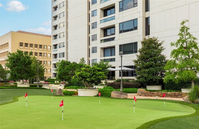 1111 Hermann Dr Unit 11F, Houston, TX 77004 - view of community featuring a putting area