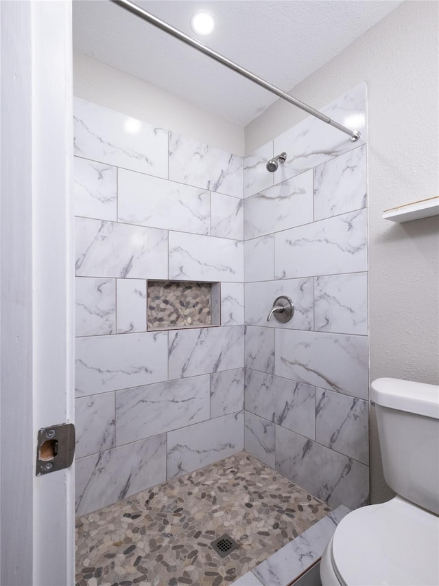 3215 Soway St, Houston, TX 77080 - full bath with toilet and tiled shower