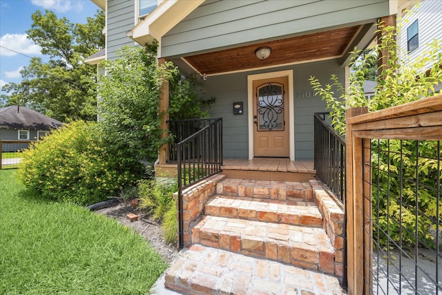 1101 Tabor St, Houston, TX 77009 - doorway to property with a porch