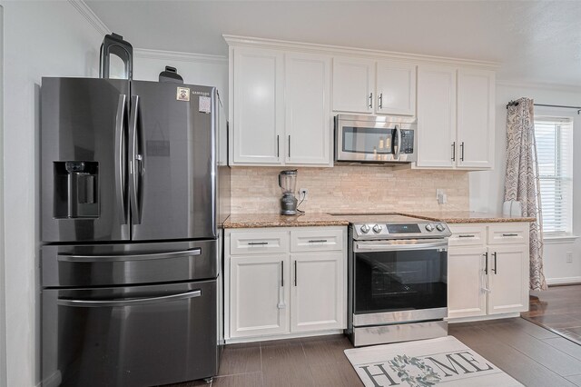 14212 Rocky Briar Ln, Rosharon, TX 77583 - kitchen featuring stainless steel appliances, white cabinets, decorative backsplash, light stone counters, and crown molding