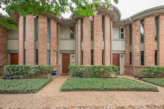 674 S Ripple Creek Dr Unit 674, Houston, TX 77057 - view of front of house with brick siding