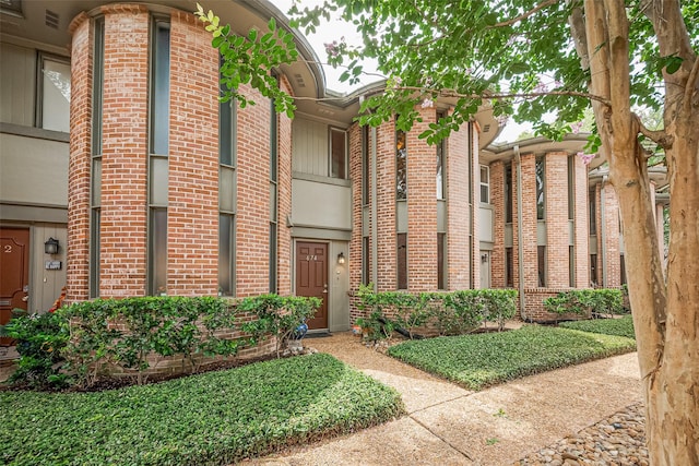 674 S Ripple Creek Dr Unit 674, Houston, TX 77057 - doorway to property with brick siding