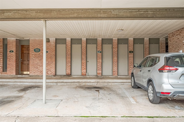 674 S Ripple Creek Dr Unit 674, Houston, TX 77057 - garage with covered parking