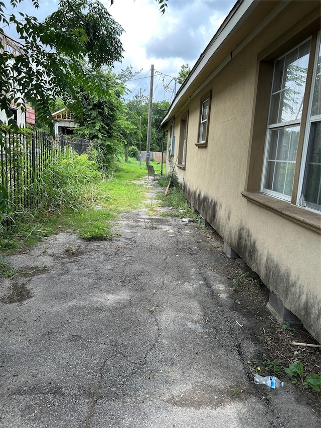 1506 Cordell St, Houston, TX 77009 - view of yard