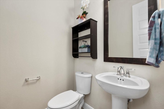 18135 Berry Garden Ln, Spring, TX 77379 - bathroom featuring baseboards and toilet
