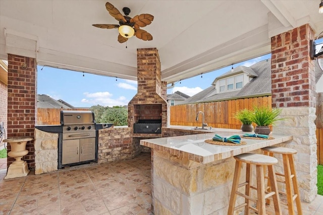 18135 Berry Garden Ln, Spring, TX 77379 - view of patio featuring an outdoor kitchen